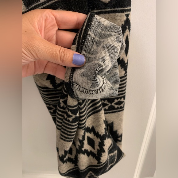 SEE YOU MONDAY LA β’ Winter Leggings - Picture 7 of 7